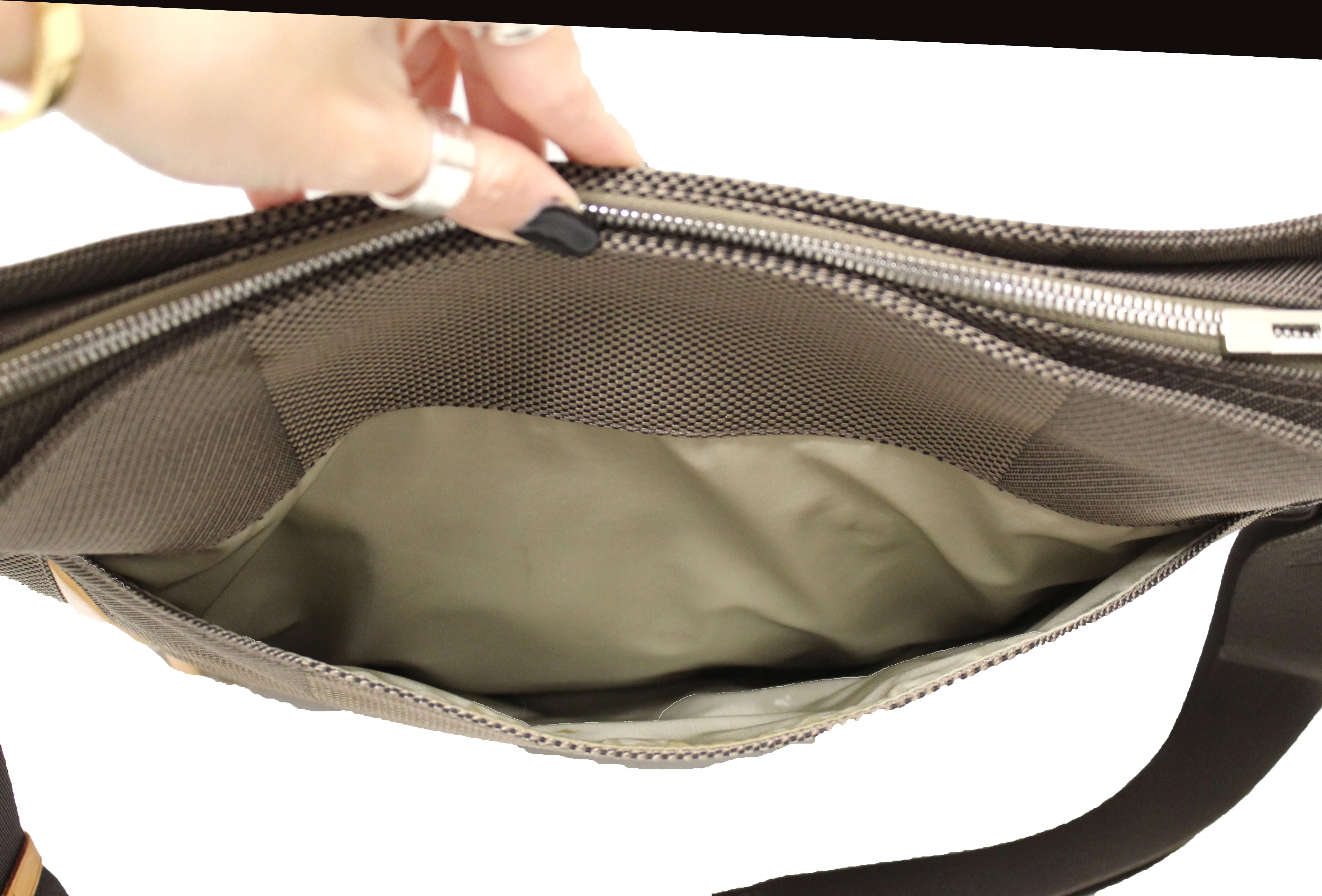 Authentic Louis Vuitton Damier Geant Canvas Messenger Bag